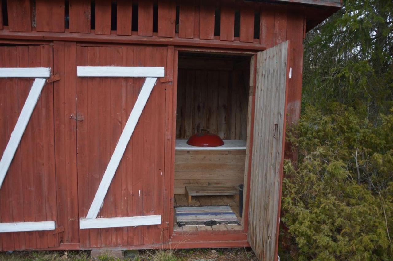 Hytte Anno 1721 Uten Internett, Strom, Vann - Men Med Rodmalt Utedo Ljordal Bagian luar foto