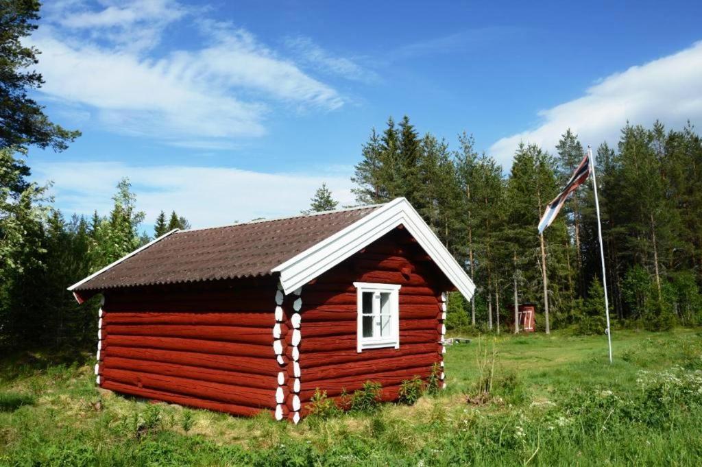 Hytte Anno 1721 Uten Internett, Strom, Vann - Men Med Rodmalt Utedo Ljordal Bagian luar foto