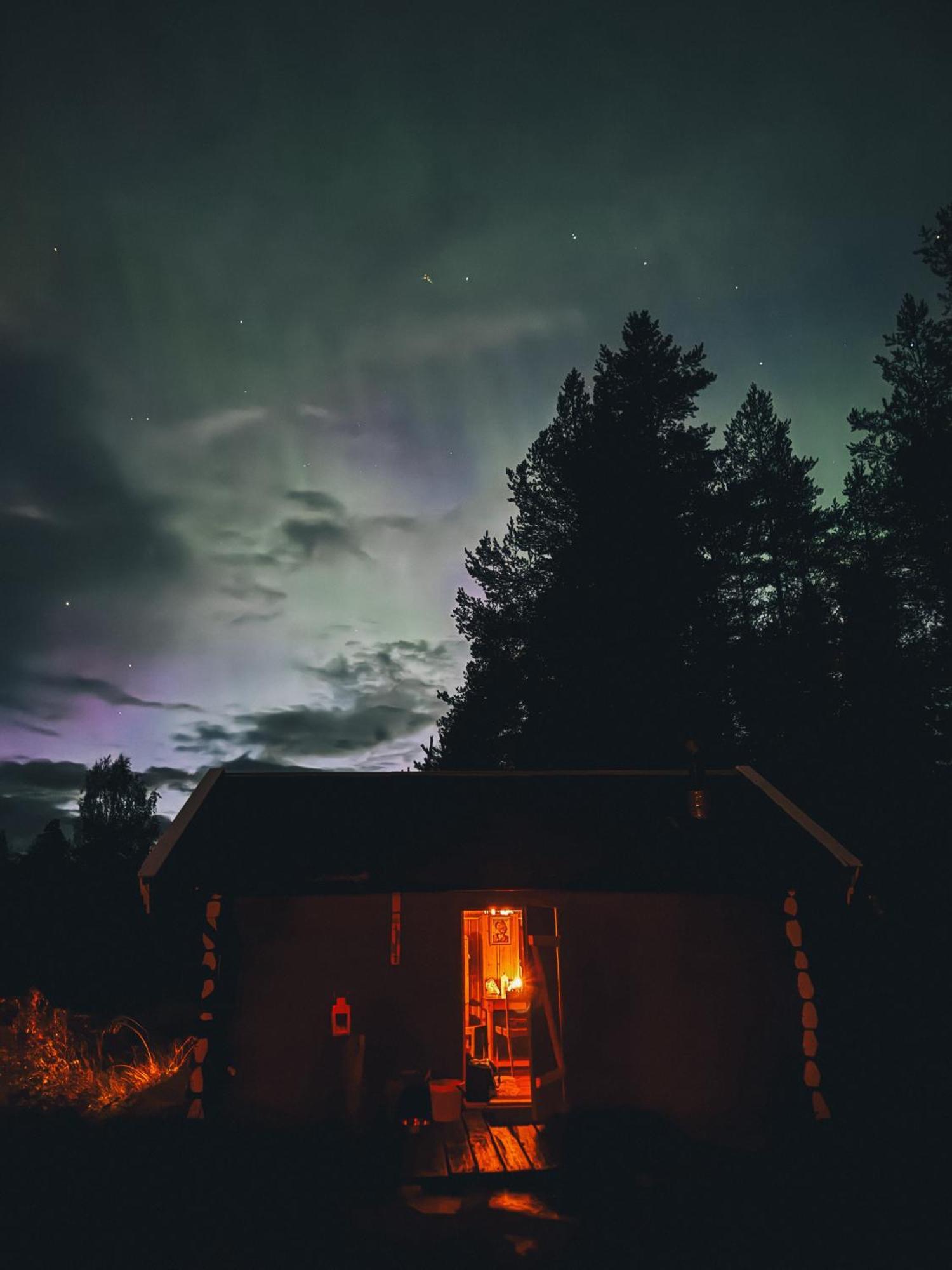 Hytte Anno 1721 Uten Internett, Strom, Vann - Men Med Rodmalt Utedo Ljordal Bagian luar foto